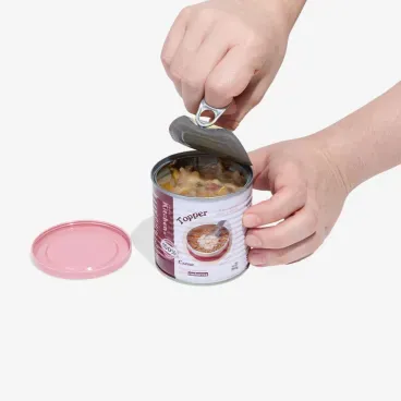 Topper carne 300g abrindo a lata